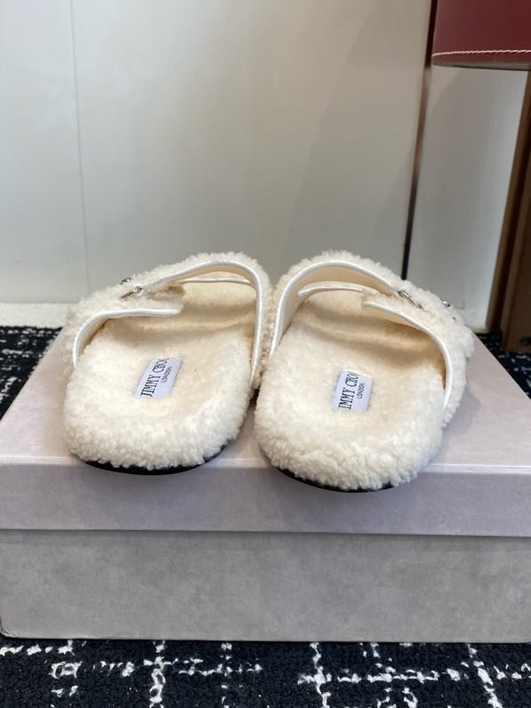 Шлепанцы меховые женские фото 3