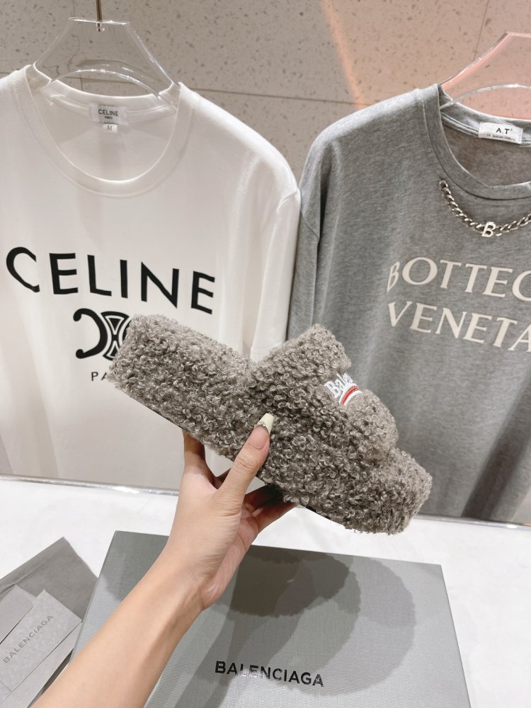 Шлепанцы меховые женские фото 3