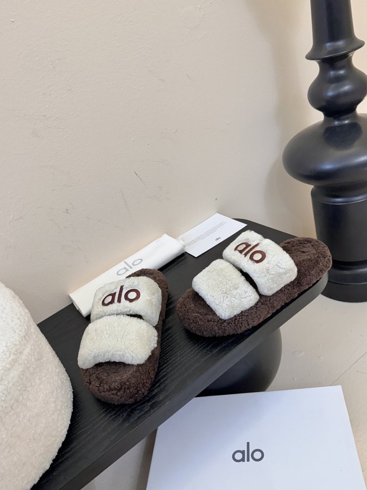 Шлепанцы меховые женские фото 3