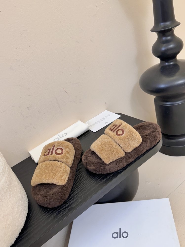 Шлепанцы меховые женские фото 3