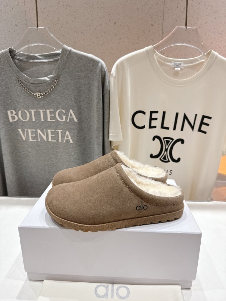 Шлепанцы меховые женские фото 3