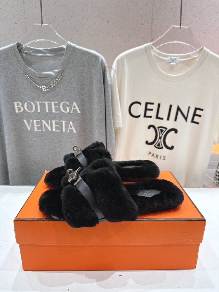 Шлепанцы меховые женские фото 3