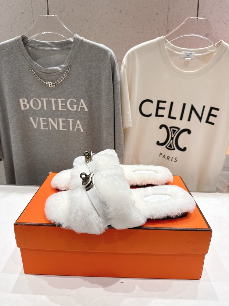 Шлепанцы меховые женские фото 3