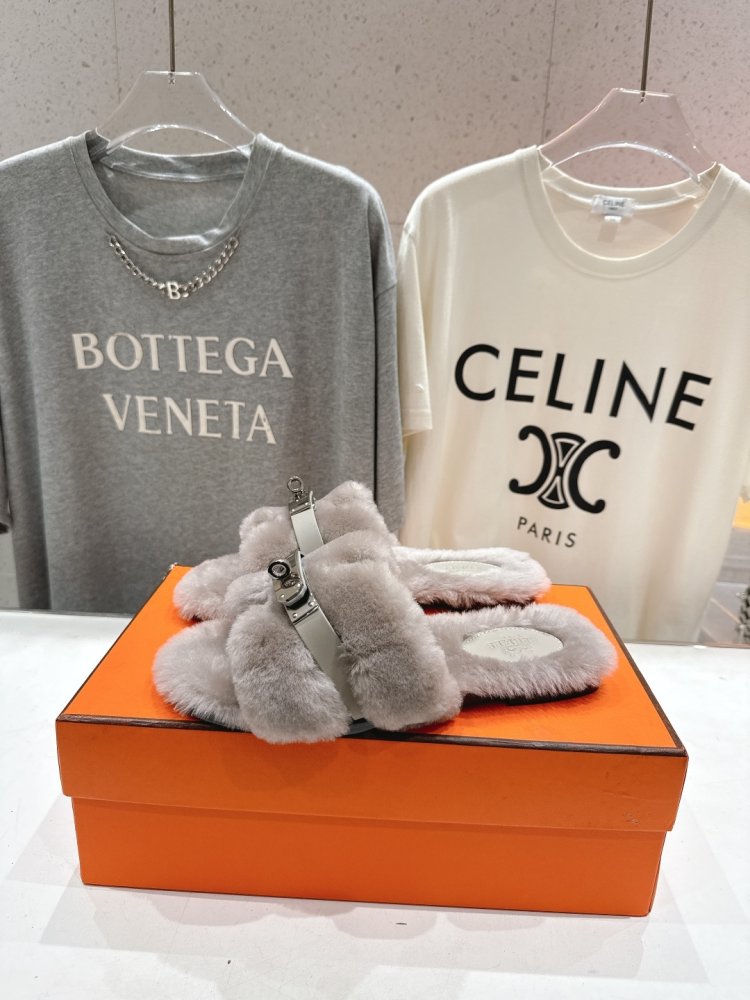 Шлепанцы меховые женские фото 3