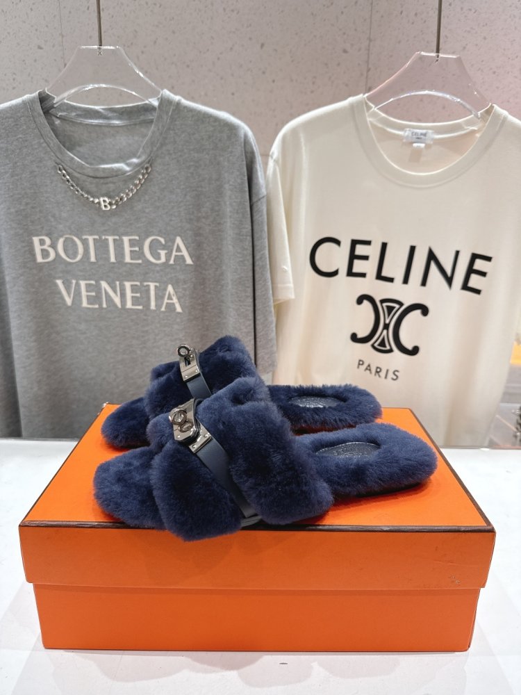 Шлепанцы меховые женские фото 3