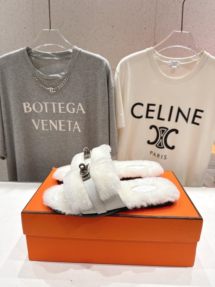 Шлепанцы меховые женские фото 3