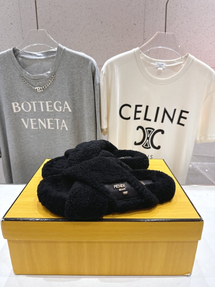 Шлепанцы меховые женские фото 3