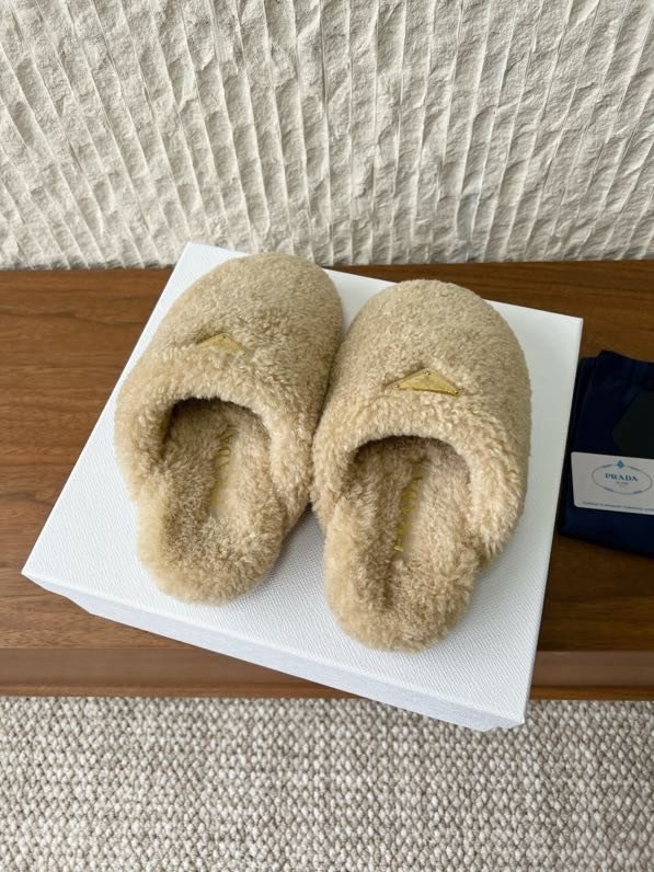 Шлепанцы меховые женские фото 3