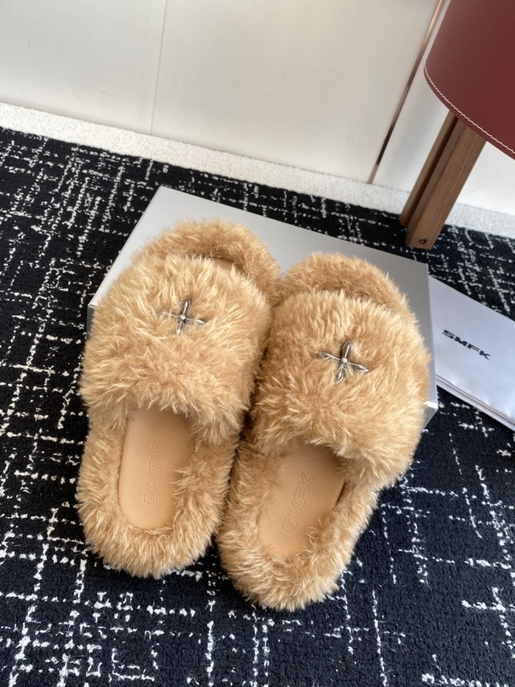Шлепанцы меховые женские фото 4