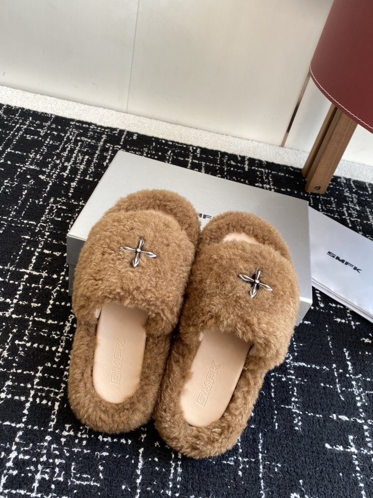 Шлепанцы меховые женские фото 4