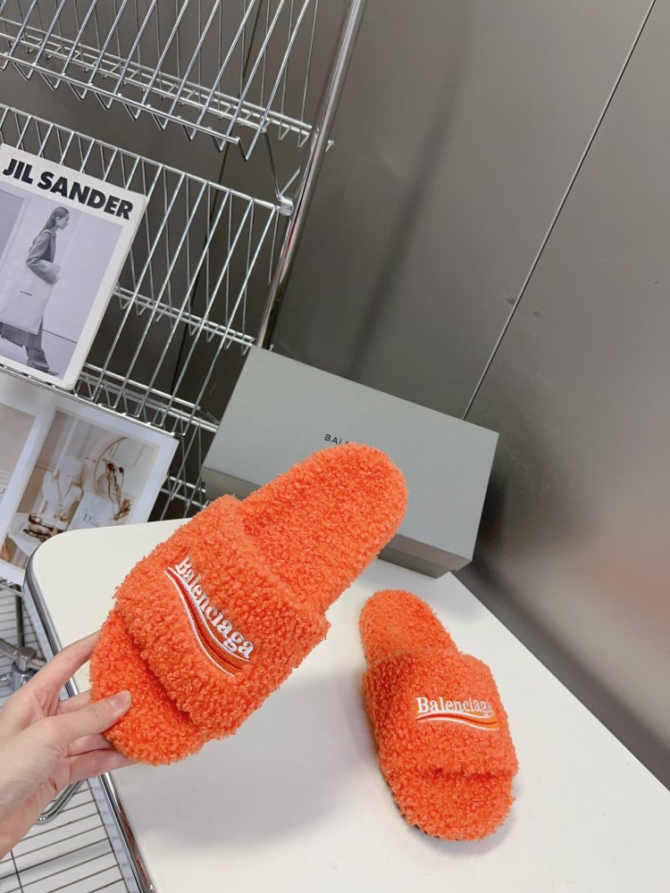 Шлепанцы меховые женские фото 4