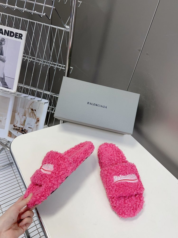 Шлепанцы меховые женские фото 4