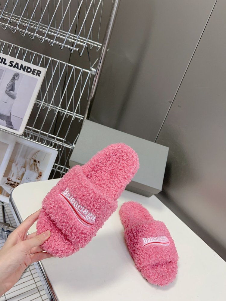 Шлепанцы меховые женские фото 4