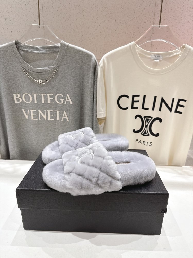 Шлепанцы меховые женские фото 4