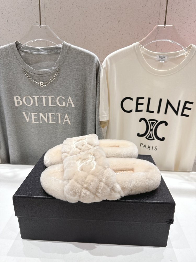 Шлепанцы меховые женские фото 4