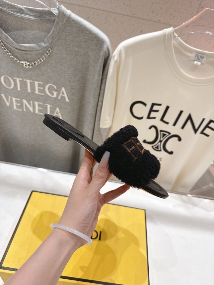 Шлепанцы меховые женские фото 4