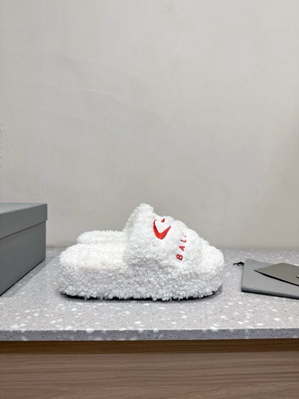 Шльопанці хутряні жіночі фото 4