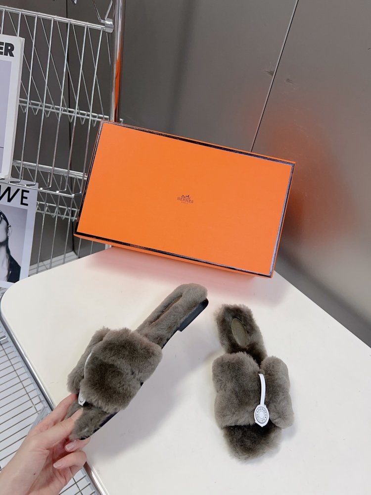 Шлепанцы меховые женские фото 4