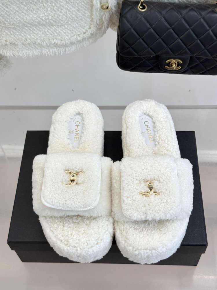 Шлепанцы меховые женские фото 4