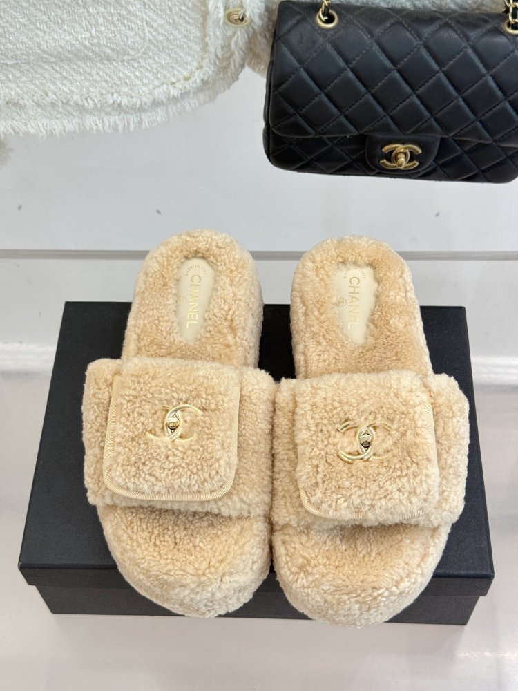 Шлепанцы меховые женские фото 4