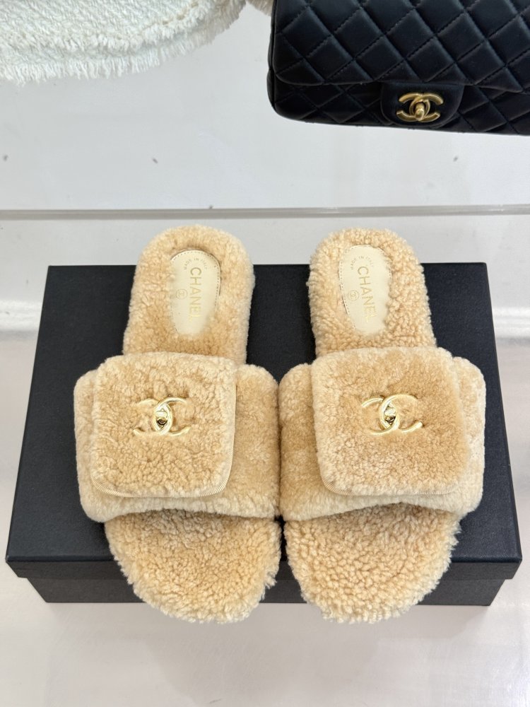 Шлепанцы меховые женские фото 4