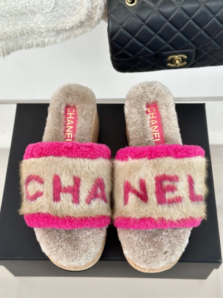 Шлепанцы меховые женские фото 4