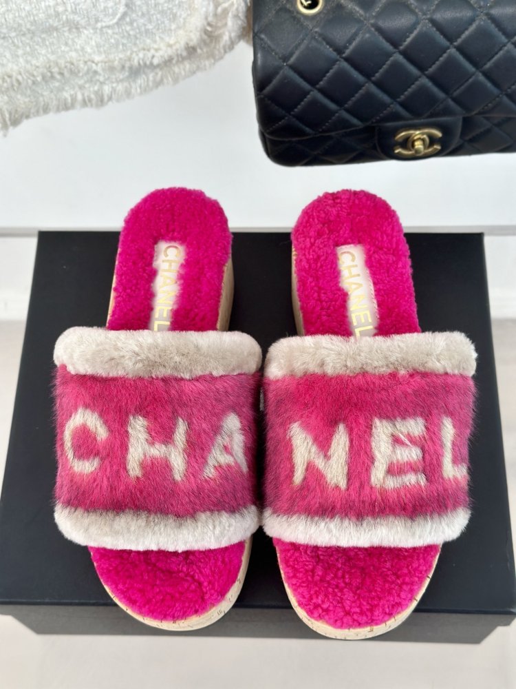 Шлепанцы меховые женские фото 4