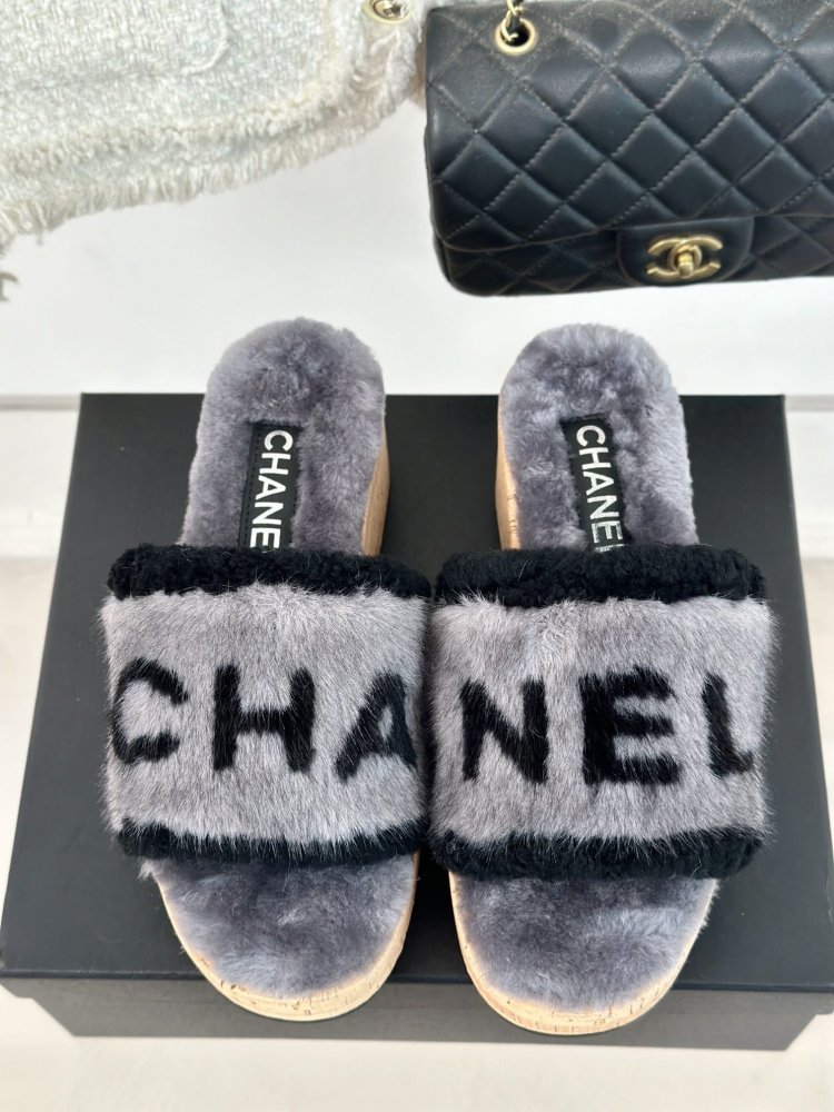 Шлепанцы меховые женские фото 4