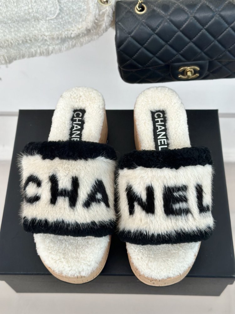 Шлепанцы меховые женские фото 4