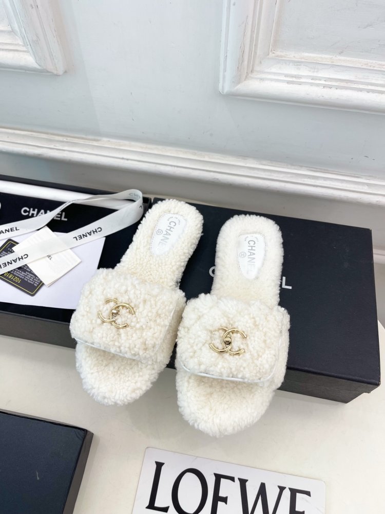 Шлепанцы меховые женские фото 4