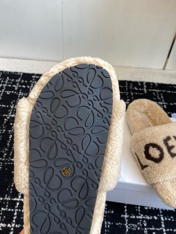 Шлепанцы меховые женские фото 4