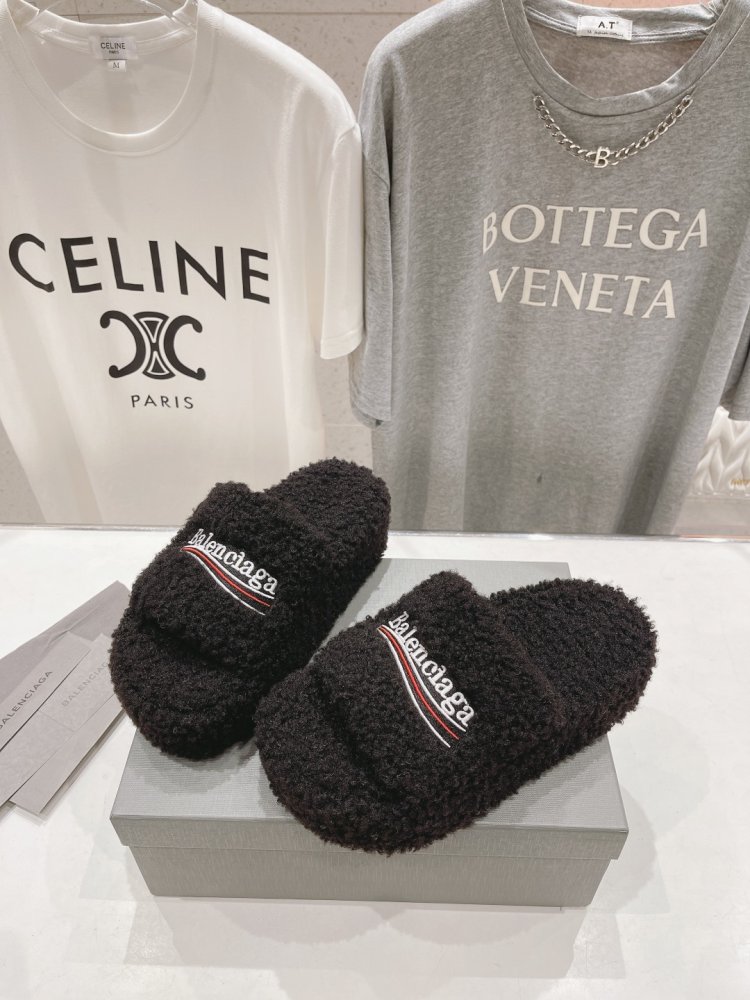 Шлепанцы меховые женские фото 4