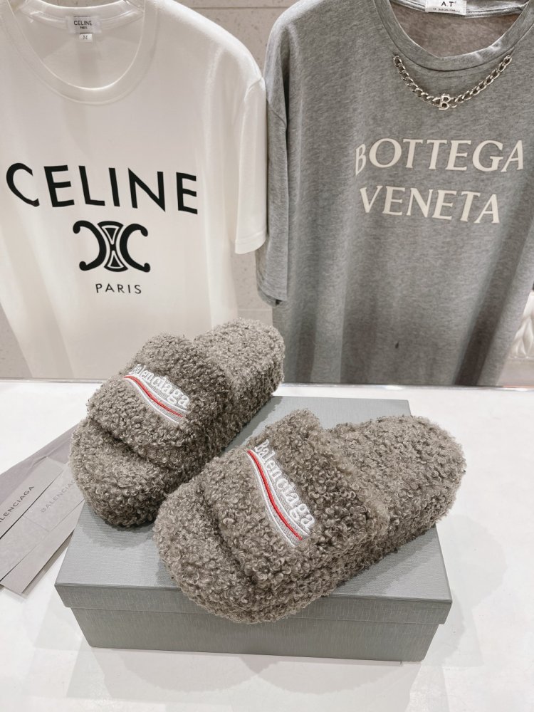 Шлепанцы меховые женские фото 4