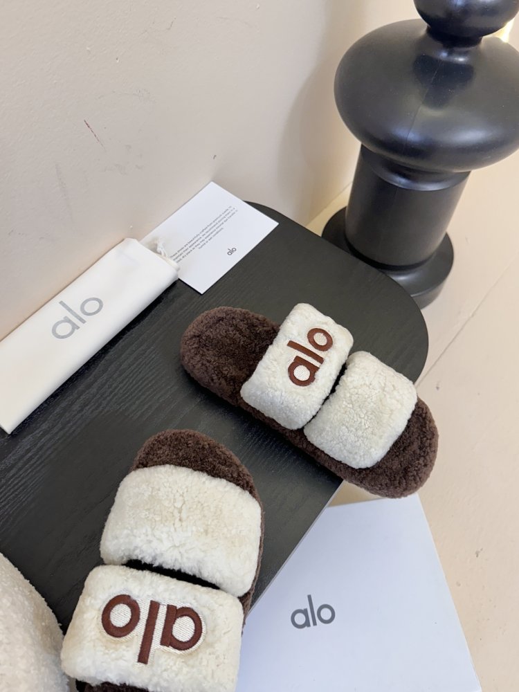 Шлепанцы меховые женские фото 4