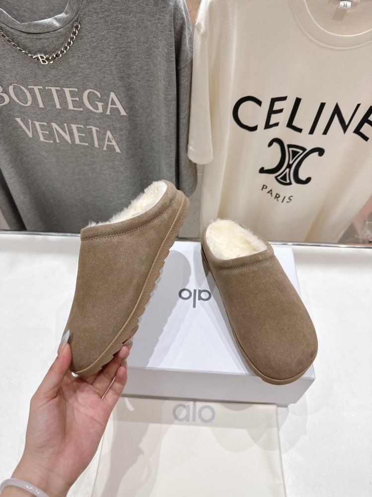 Шлепанцы меховые женские фото 4