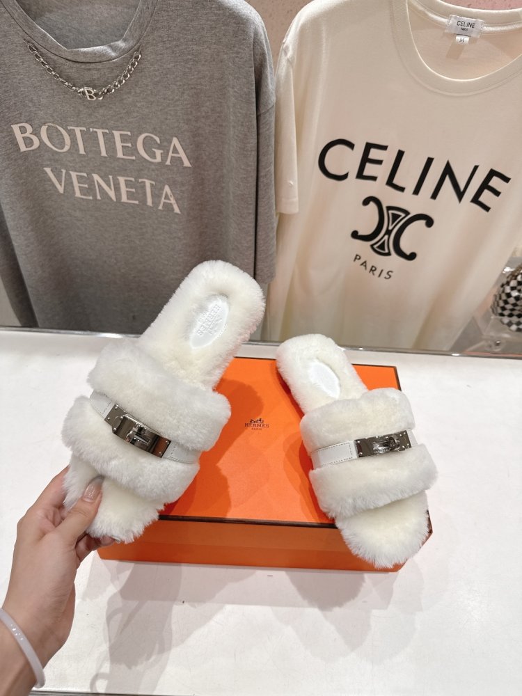 Шлепанцы меховые женские фото 4