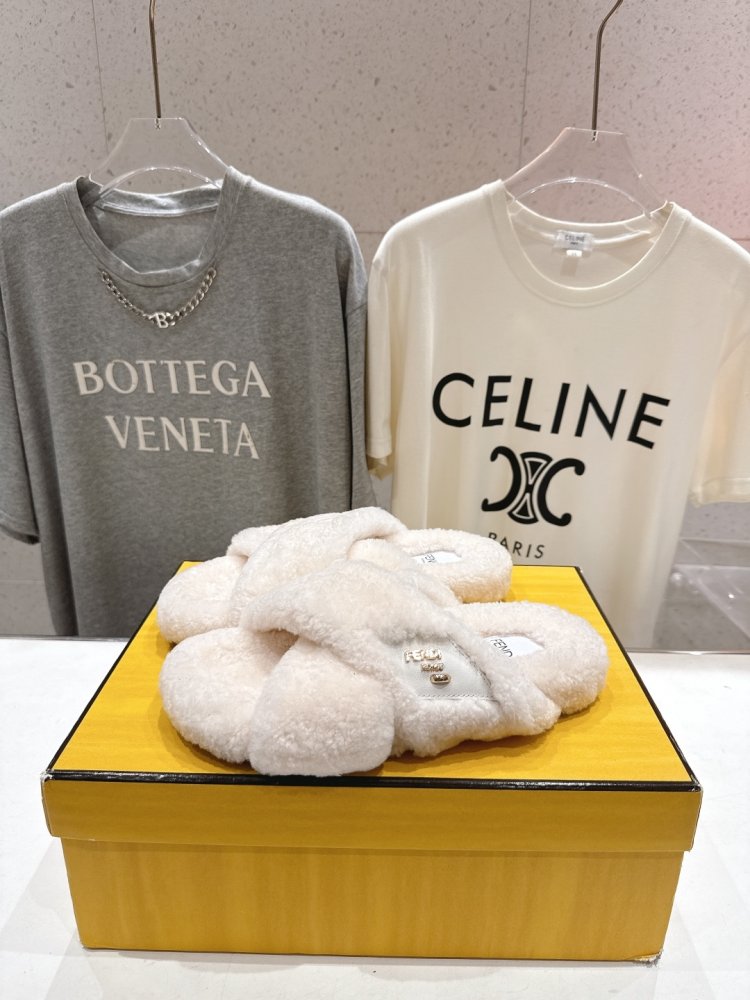 Шлепанцы меховые женские фото 4