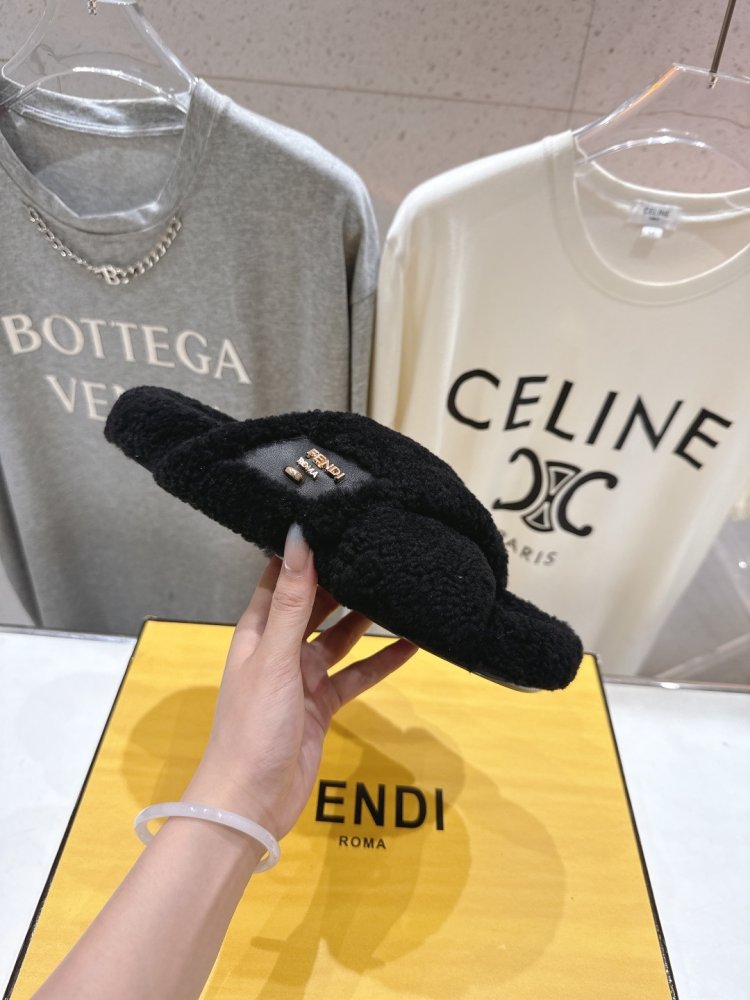 Шлепанцы меховые женские фото 4