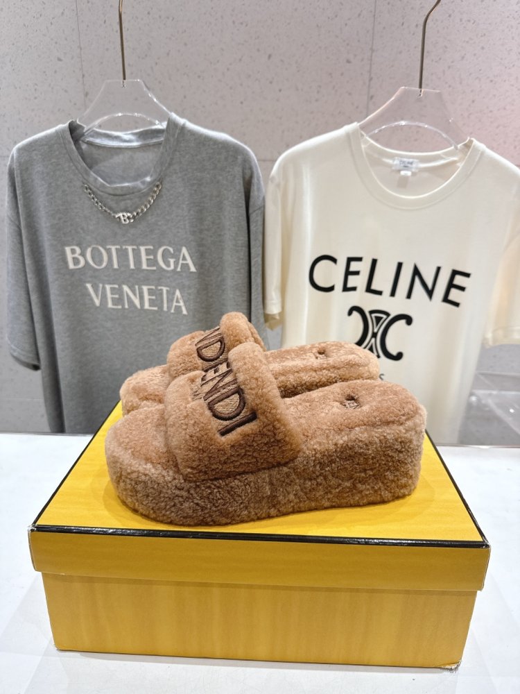 Шлепанцы меховые женские фото 4