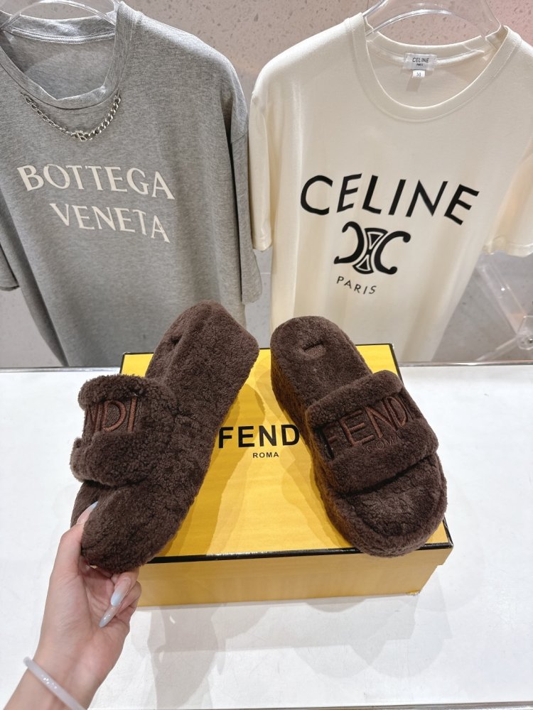 Шльопанці хутряні жіночі фото 4