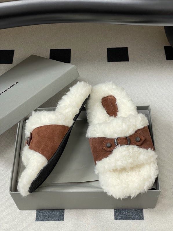 Шлепанцы меховые женские фото 4