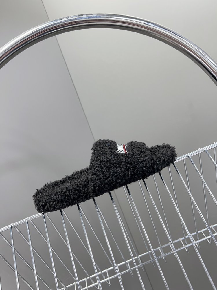 Шлепанцы меховые женские фото 5