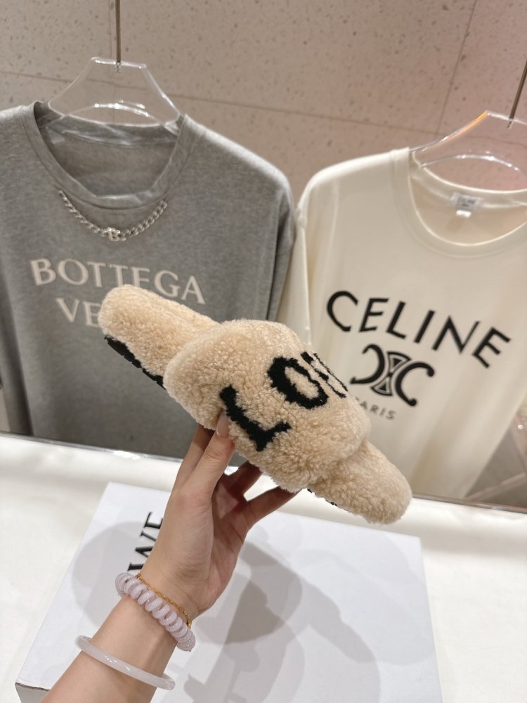 Шлепанцы меховые женские фото 5