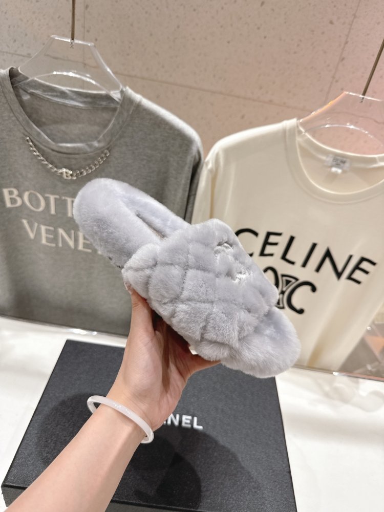 Шлепанцы меховые женские фото 5