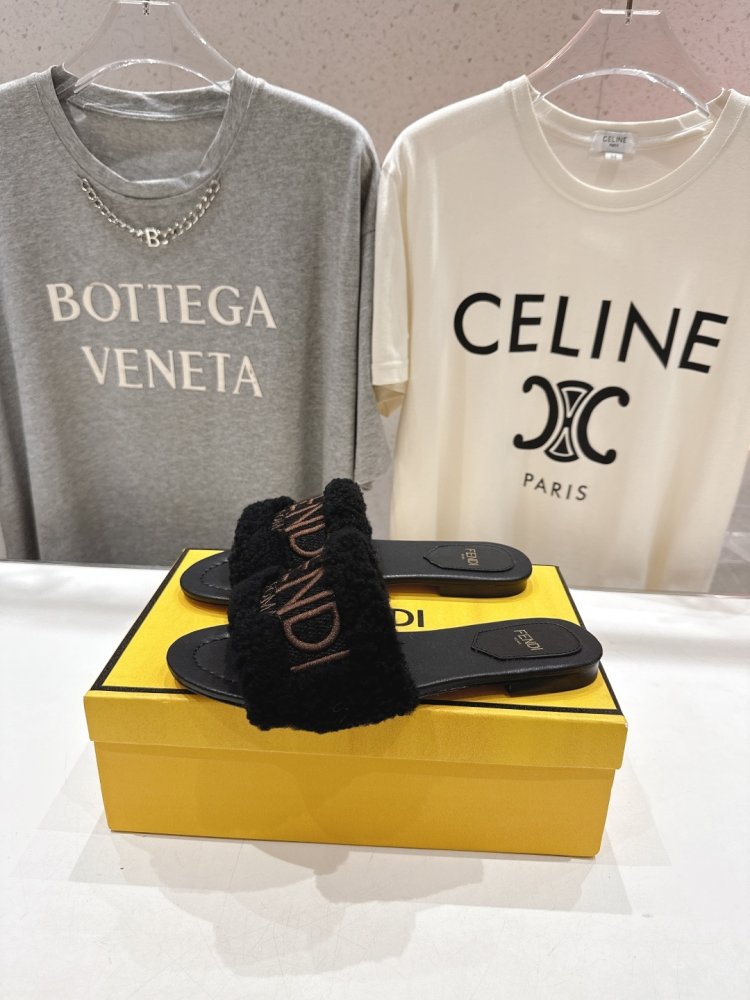 Шлепанцы меховые женские фото 5