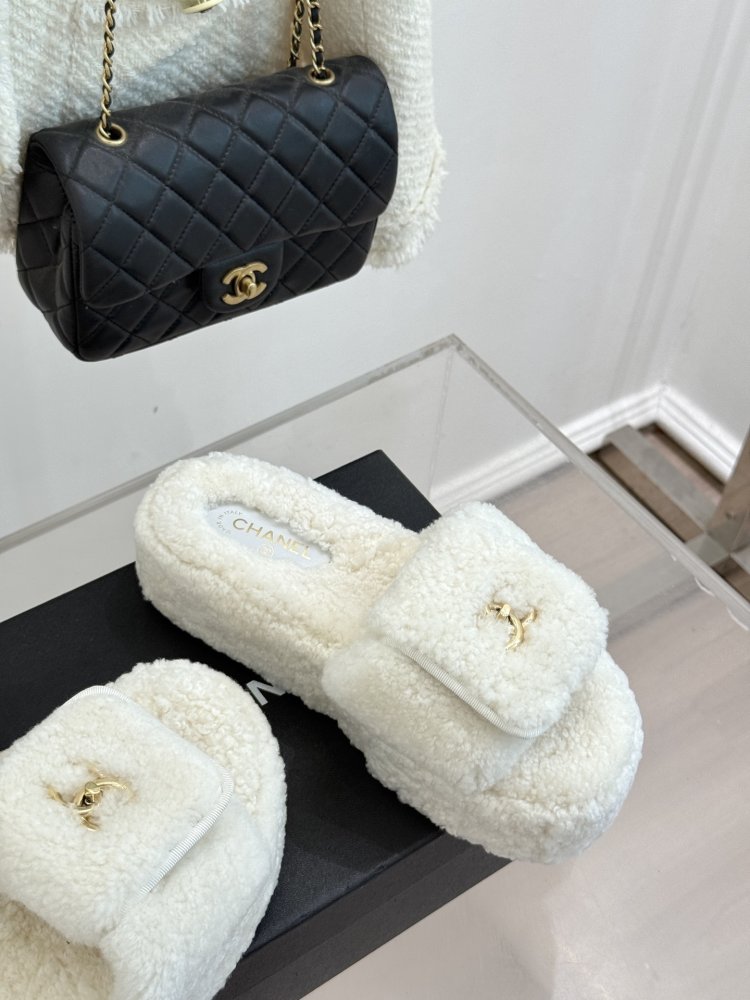 Шлепанцы меховые женские фото 5