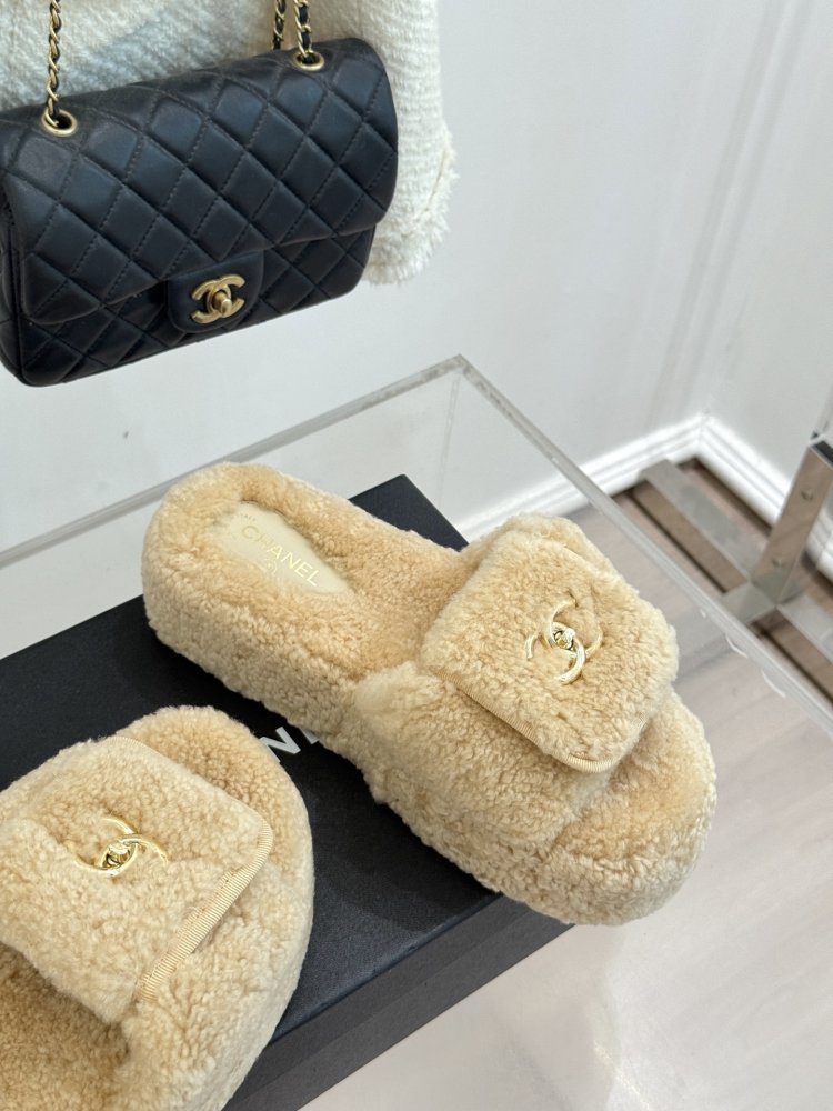 Шлепанцы меховые женские фото 5