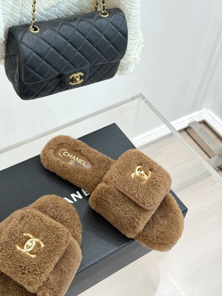 Шлепанцы меховые женские фото 5