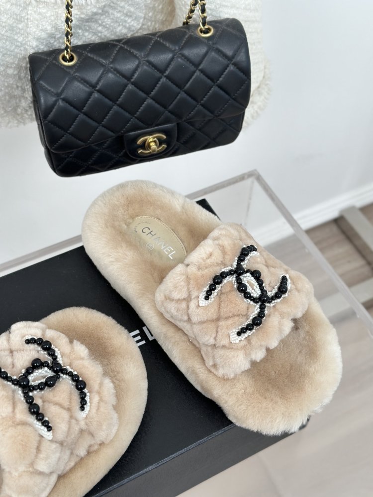 Шльопанці хутряні жіночі фото 5