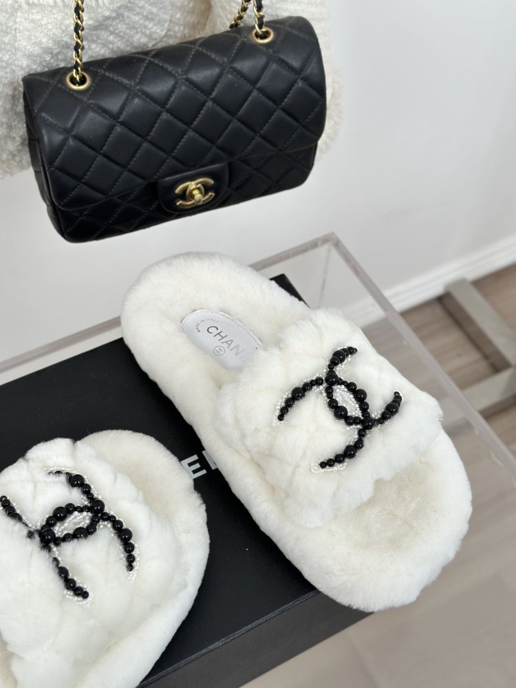 Шлепанцы меховые женские фото 5